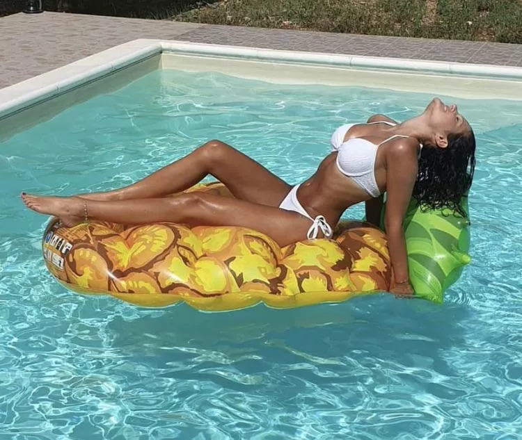 Pineapple posted by Braey4