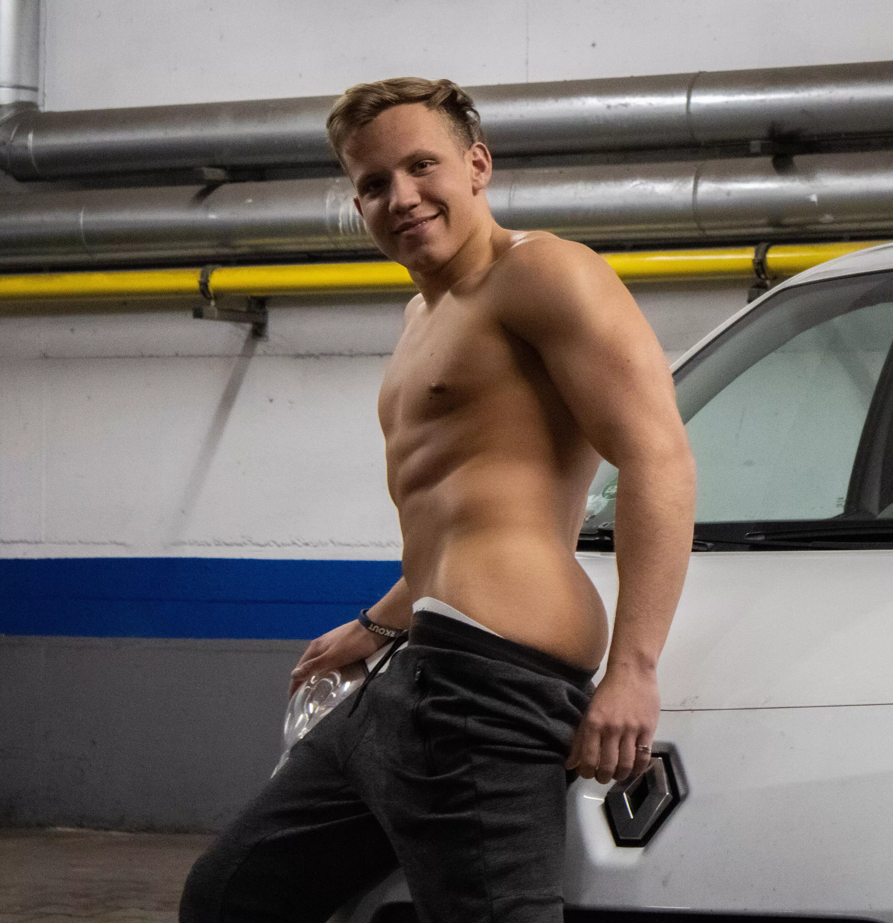 Sex on the car would be fantastic🥵🥵😈 posted by Henry3182