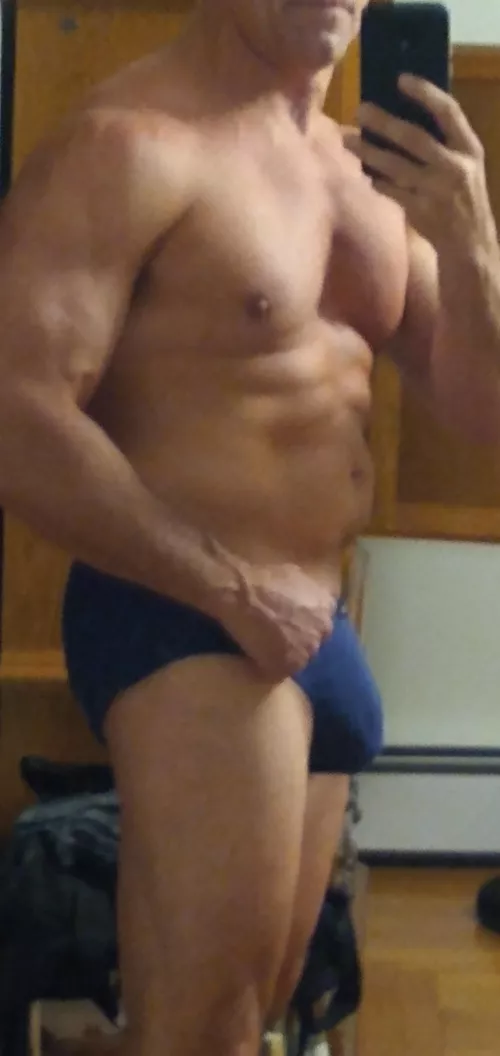 Side bulge by Moist-Instruction926