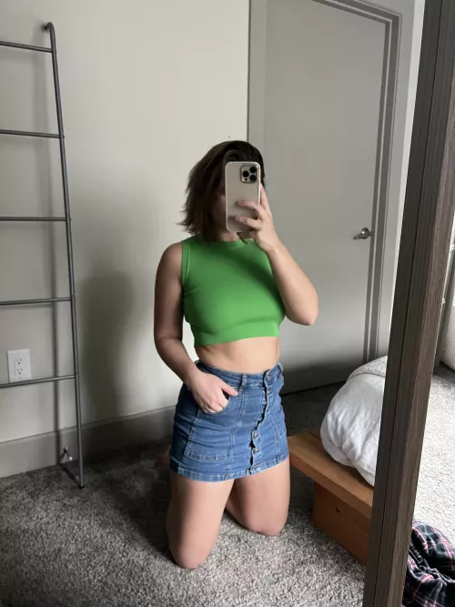 Todays crop top 💚 by Briarroseonlyfans