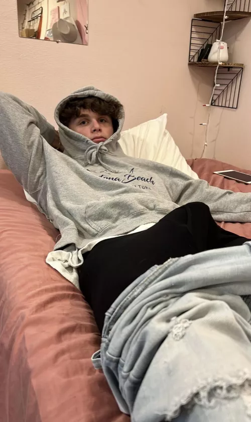 who’s horny 👀 by ghostriderr2