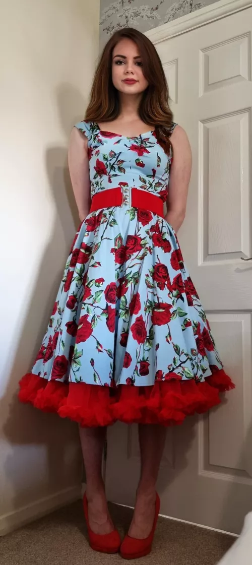 Anyone down to take a cute sissy on a date? Or would you just take me straight home? 😉 by Sissyboi-22