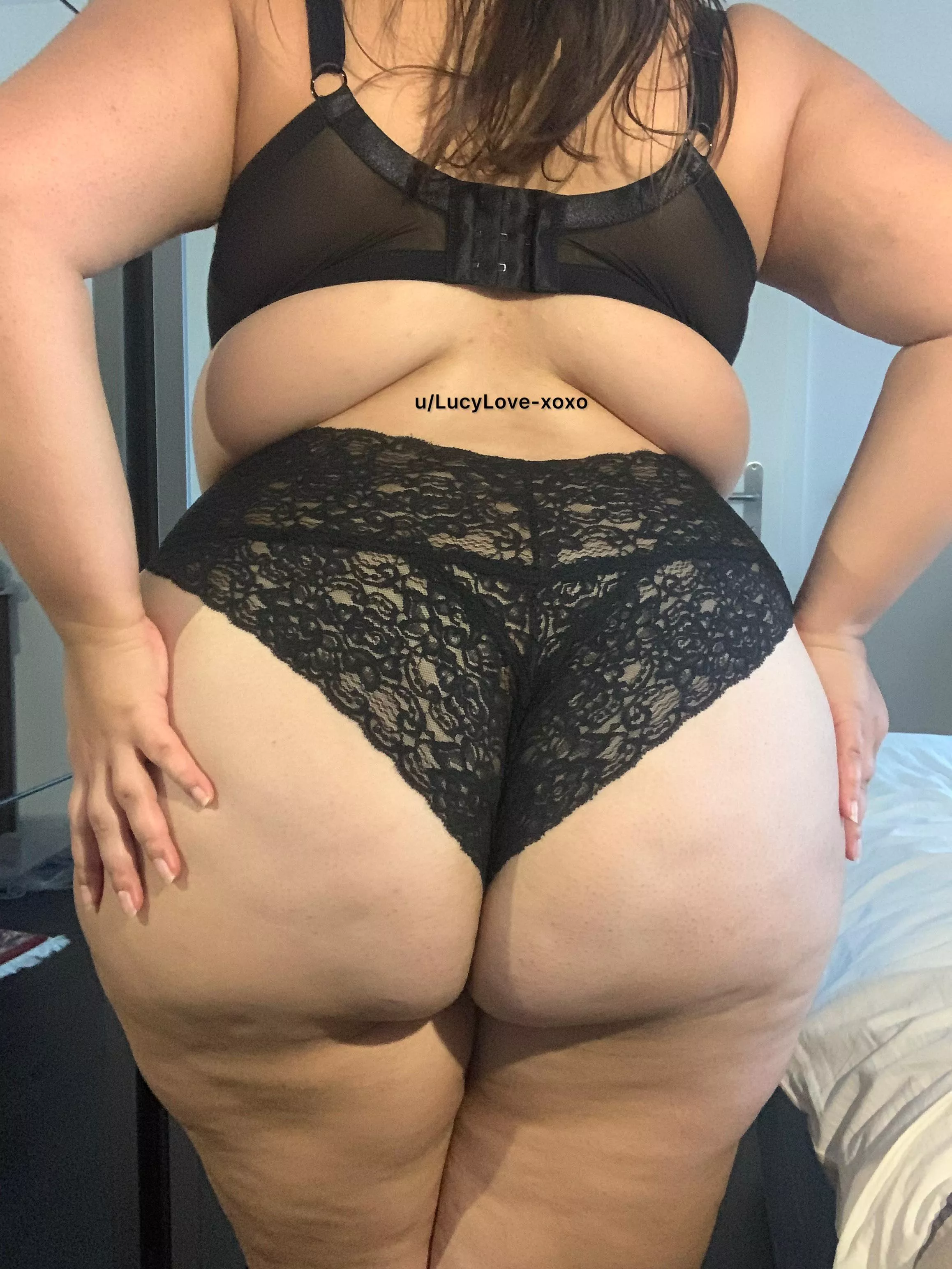 Big and round booty posted by LucyLove-xoxo