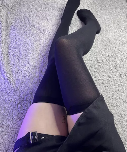 Black thigh highs by alice_yuumi