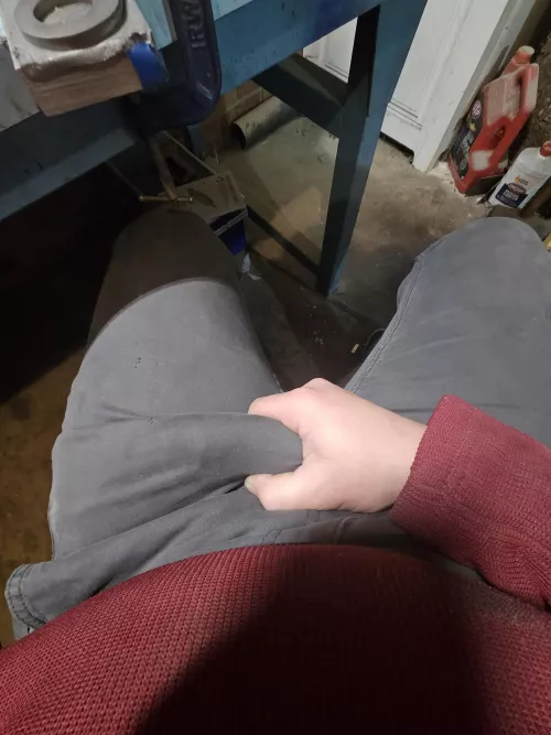 Can't focus on work when I'm so hard by someonesdilf