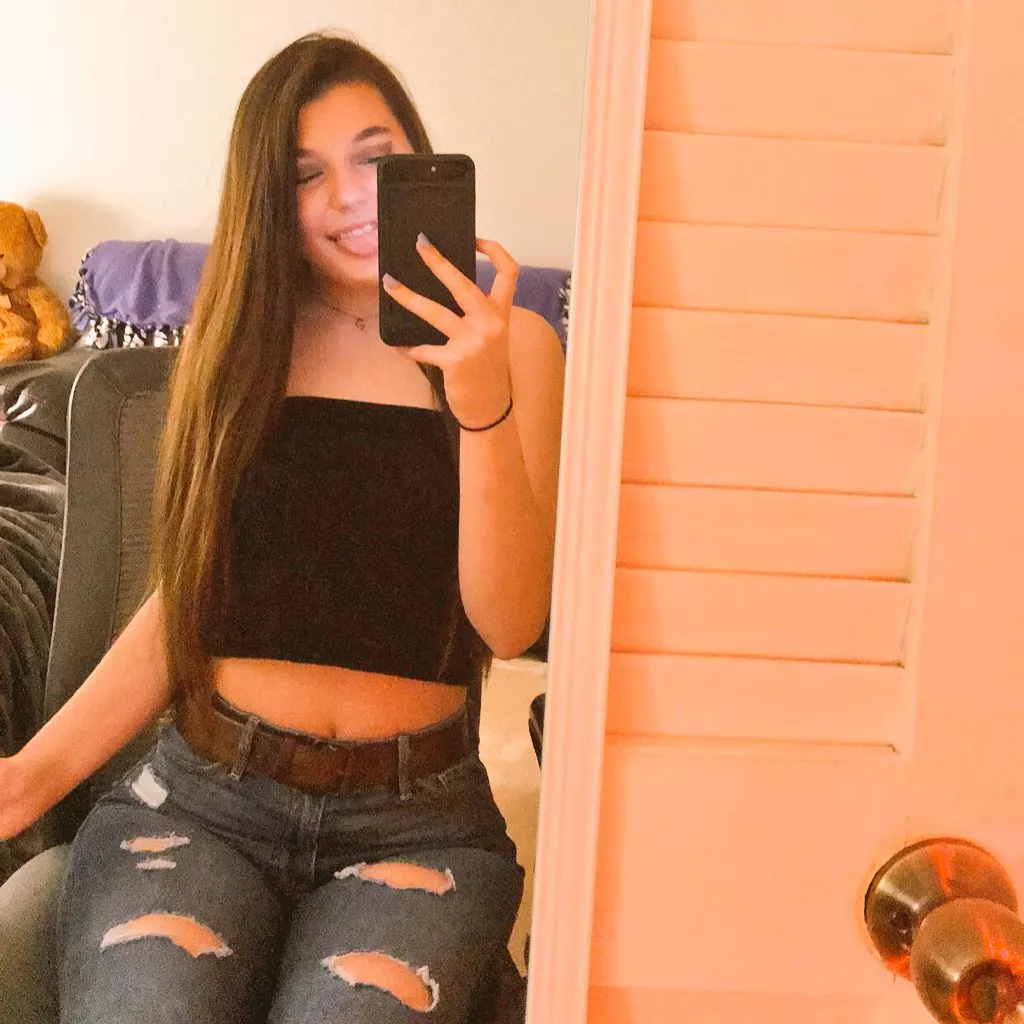 College Cutie (IUTR) posted by BestSelfieCollection