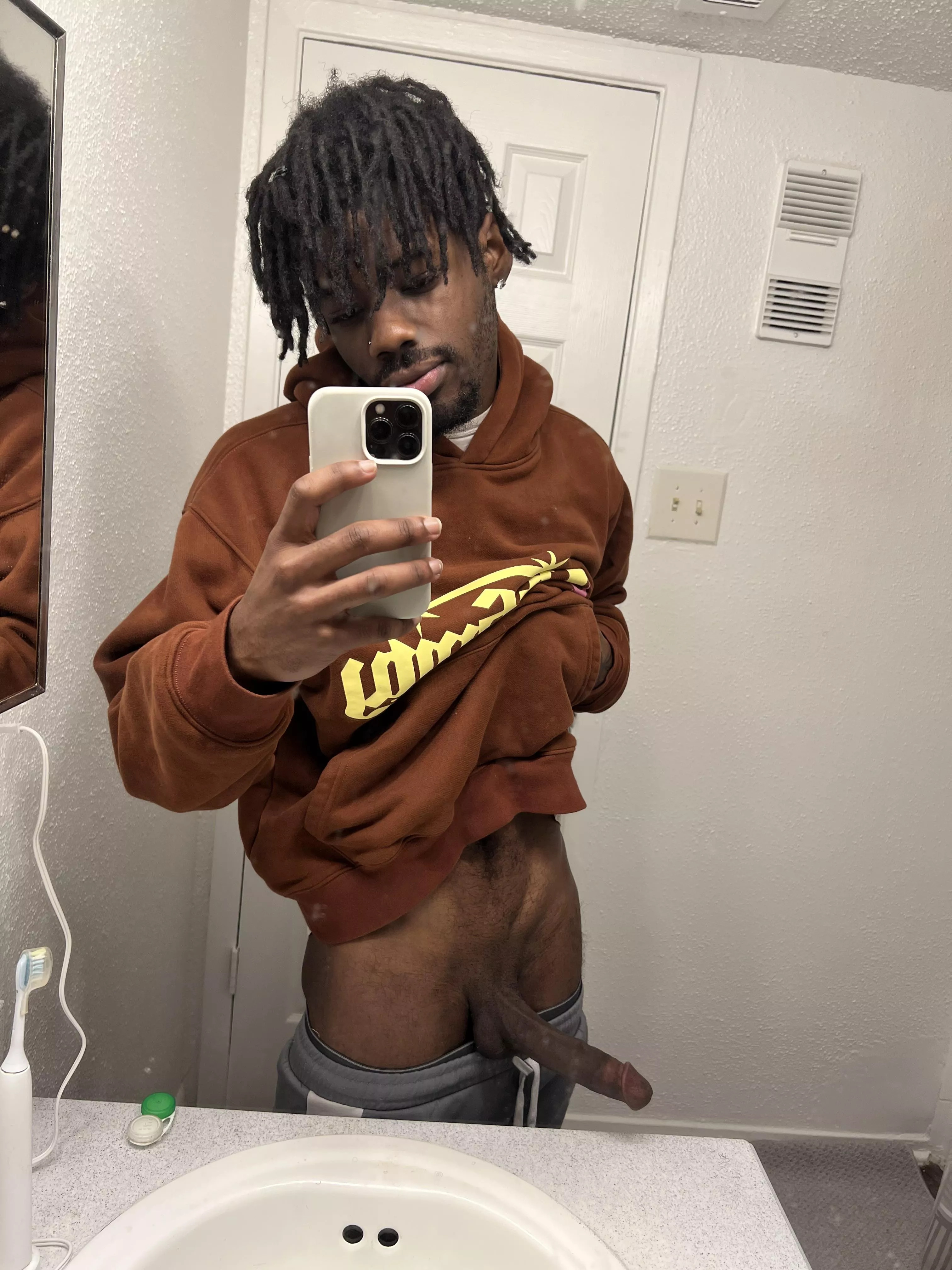 Come get on your knees for me posted by Medicine_Realistic