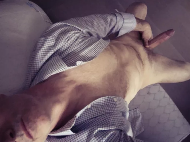 Desperately needing a good office assistant... by fitthungdilf