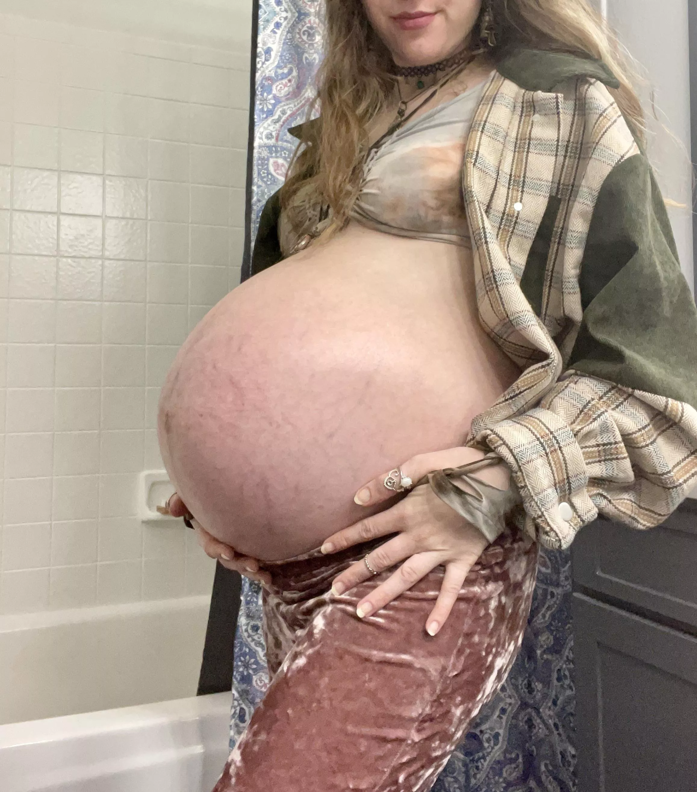 Do you like my 37 week belly? 😜 posted by mysticfaeriexo