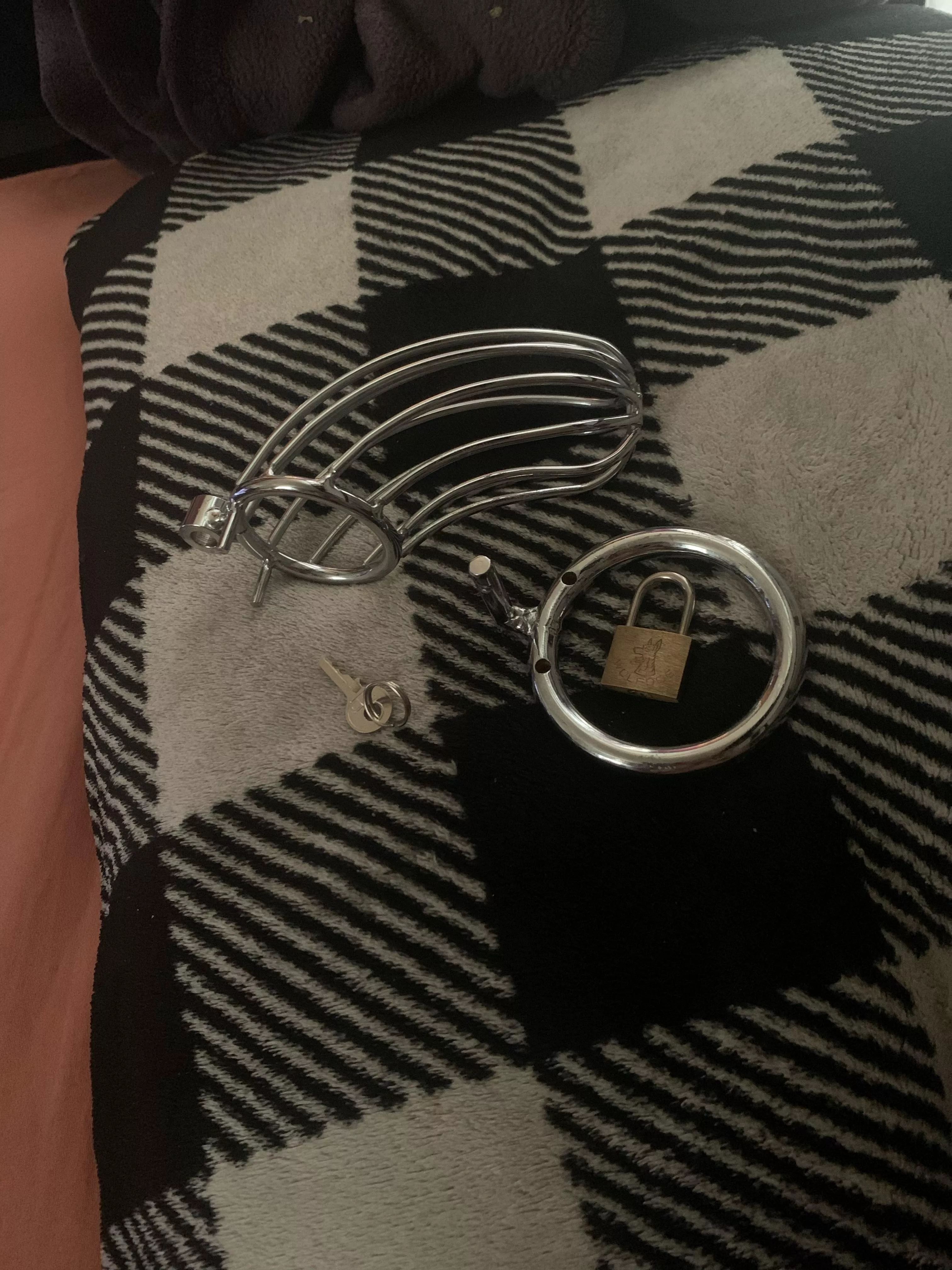 First lock was 12 hours! It woulda been more, but my friend decided she wanted to be my mistress, so Im going to shave and giver her control 💕 posted by SubbyGamer