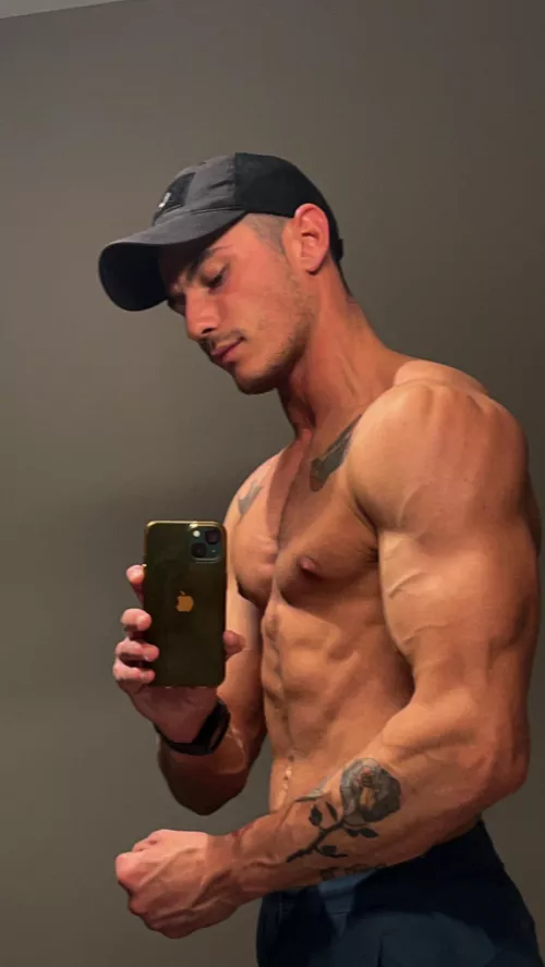 Friday pump for you 🌹 by TylerHyundai