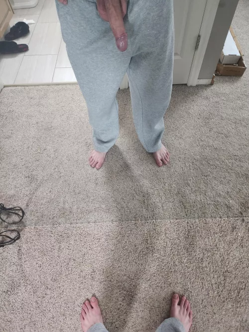 Good sluts get on their knees by CanSoldier