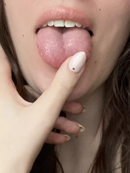 Hands in mouth was a vanilla kink that hit me like a train. It does THINGS to me. You? by jessicagraceuk