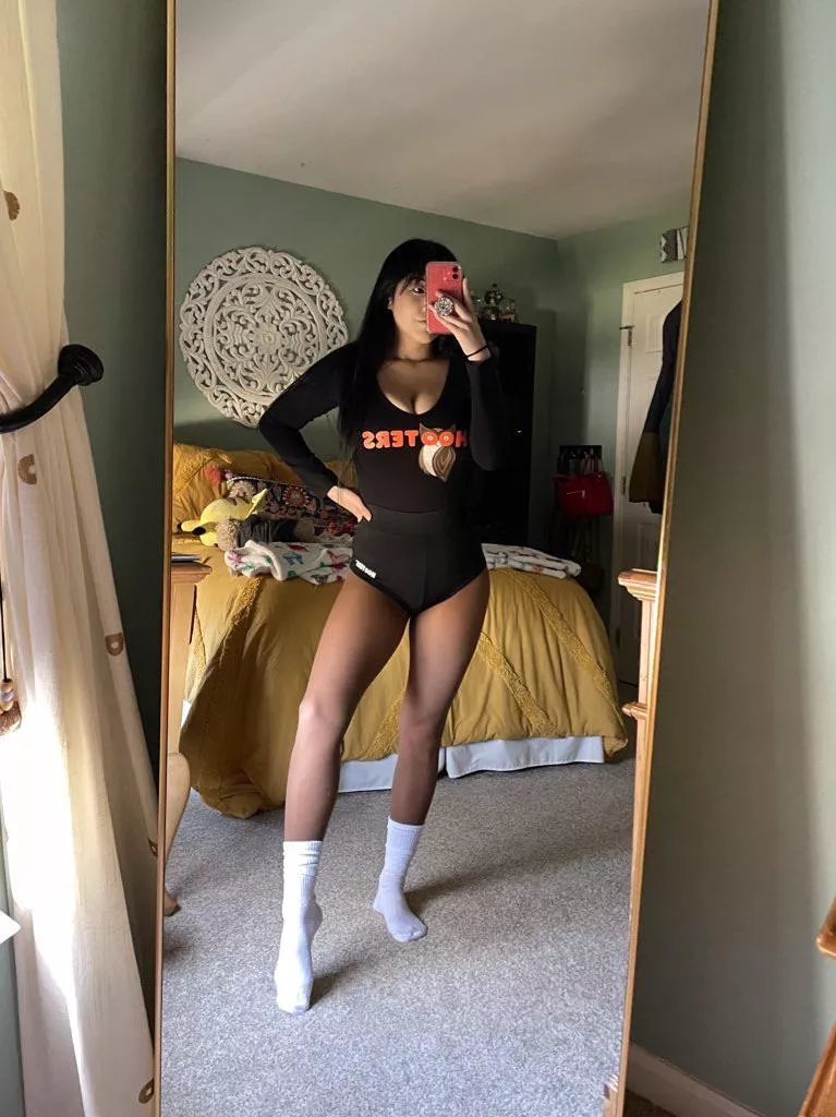 Hooters tights make your legs look so good posted by andiipuliafico