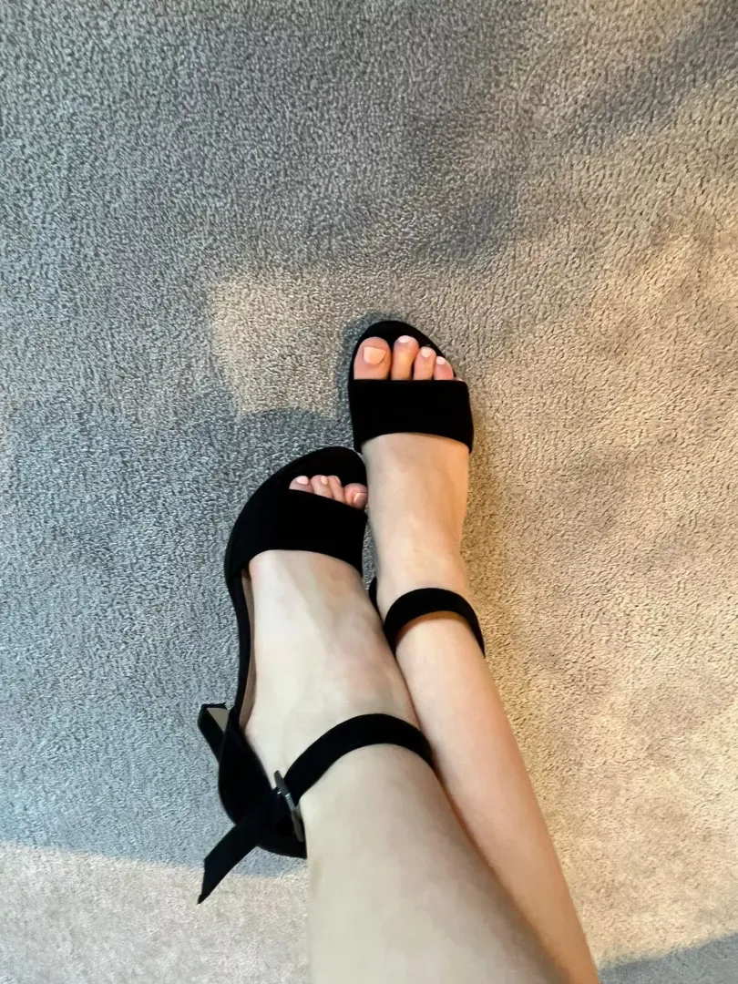 How is the highheels colour for you? posted by DiamondAmyyy