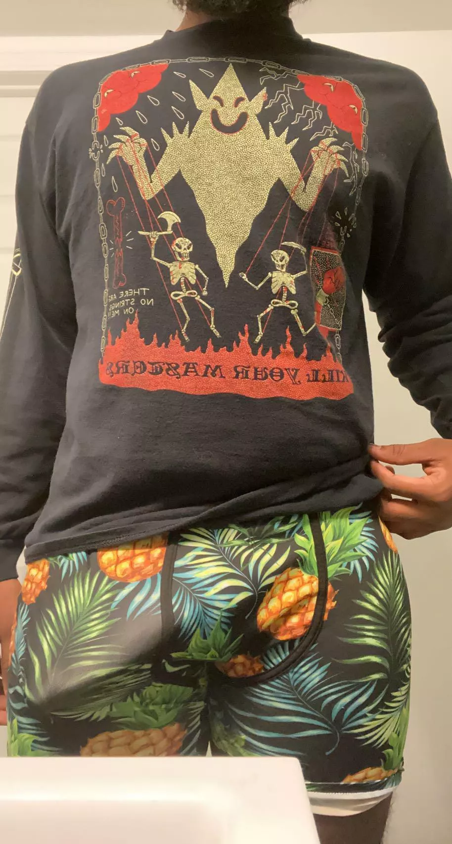 I fucking love pineapples 😚 posted by TooWetToDry