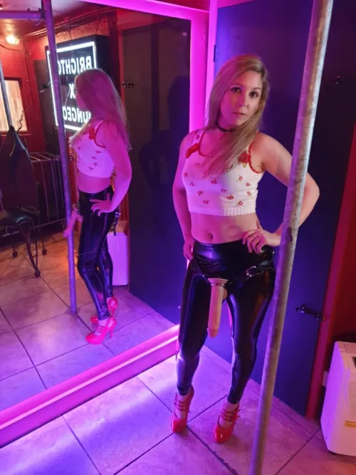 I'm very lucky to serve this incredible Goddess! by Scribs1667