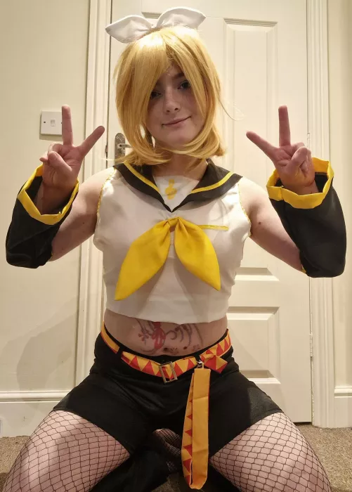 Just a smol cosplayer by tgirlakira