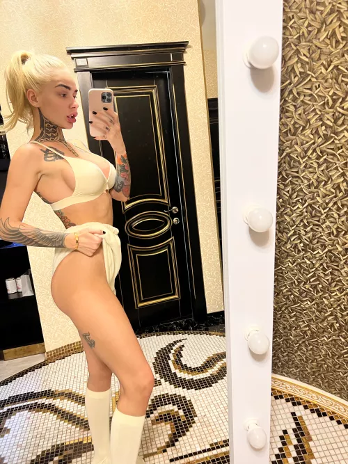 Lets explore each others bodies by baby_mia69