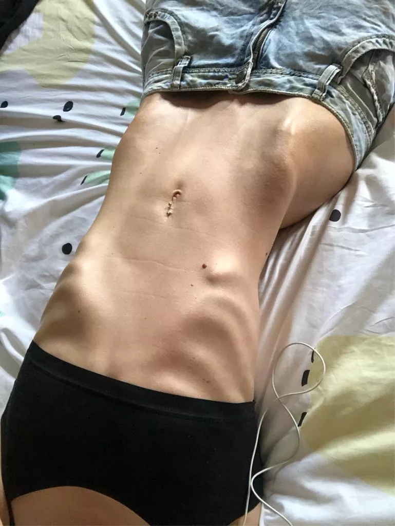 Low rise jeans posted by LuciDeArgento