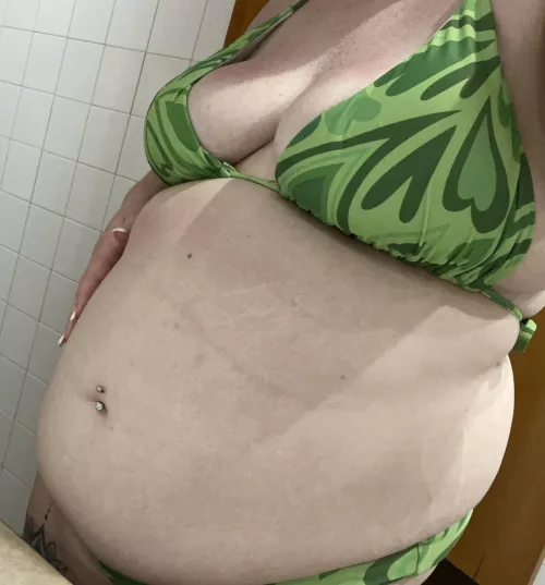 On holiday at the moment and some of the looks I got around the pool wearing this bikini were so funny😂🤷🏻‍♀️🐷 by bbwkatex