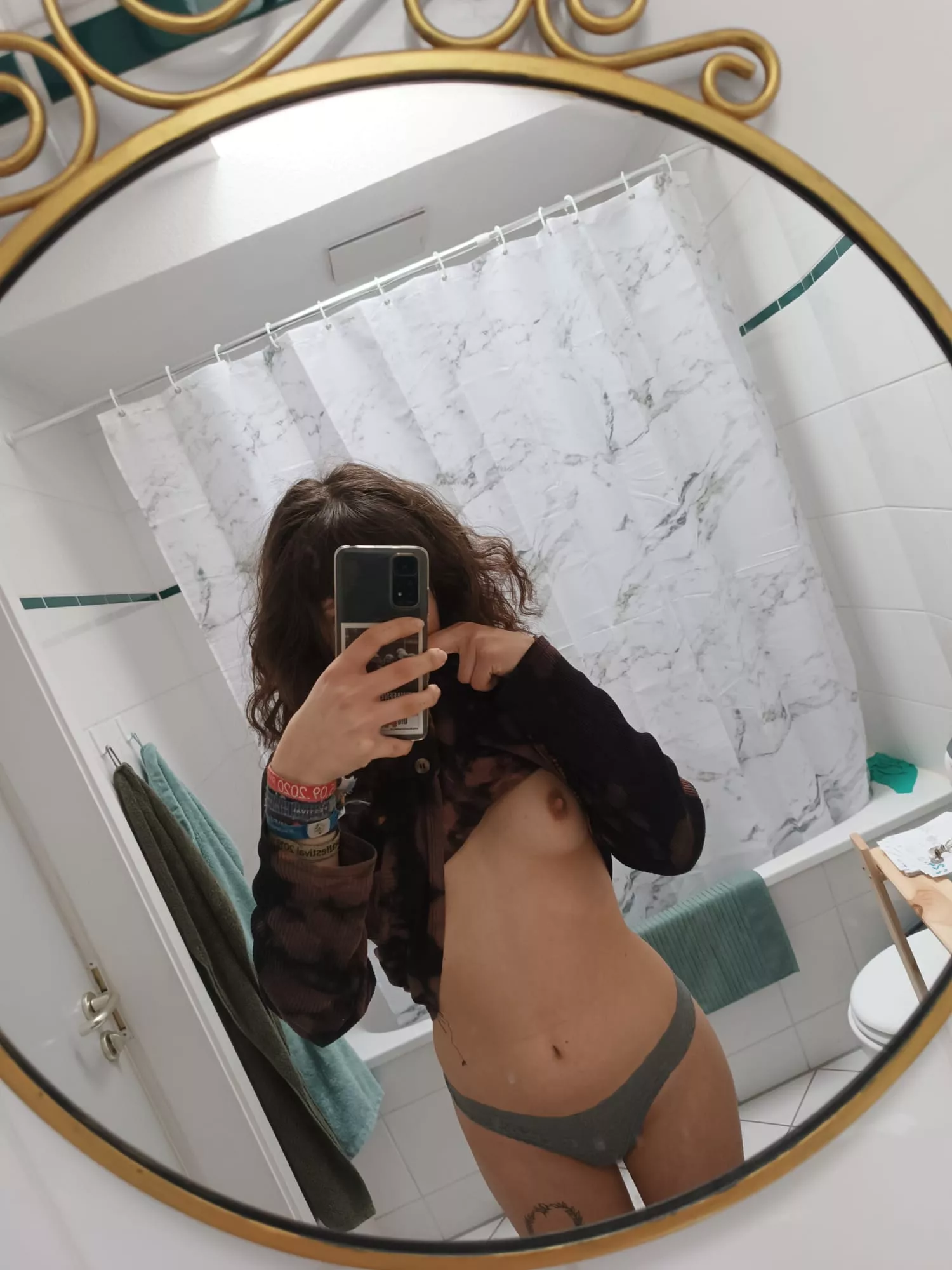 Petite and also a little cute 😇 posted by MalBeehave