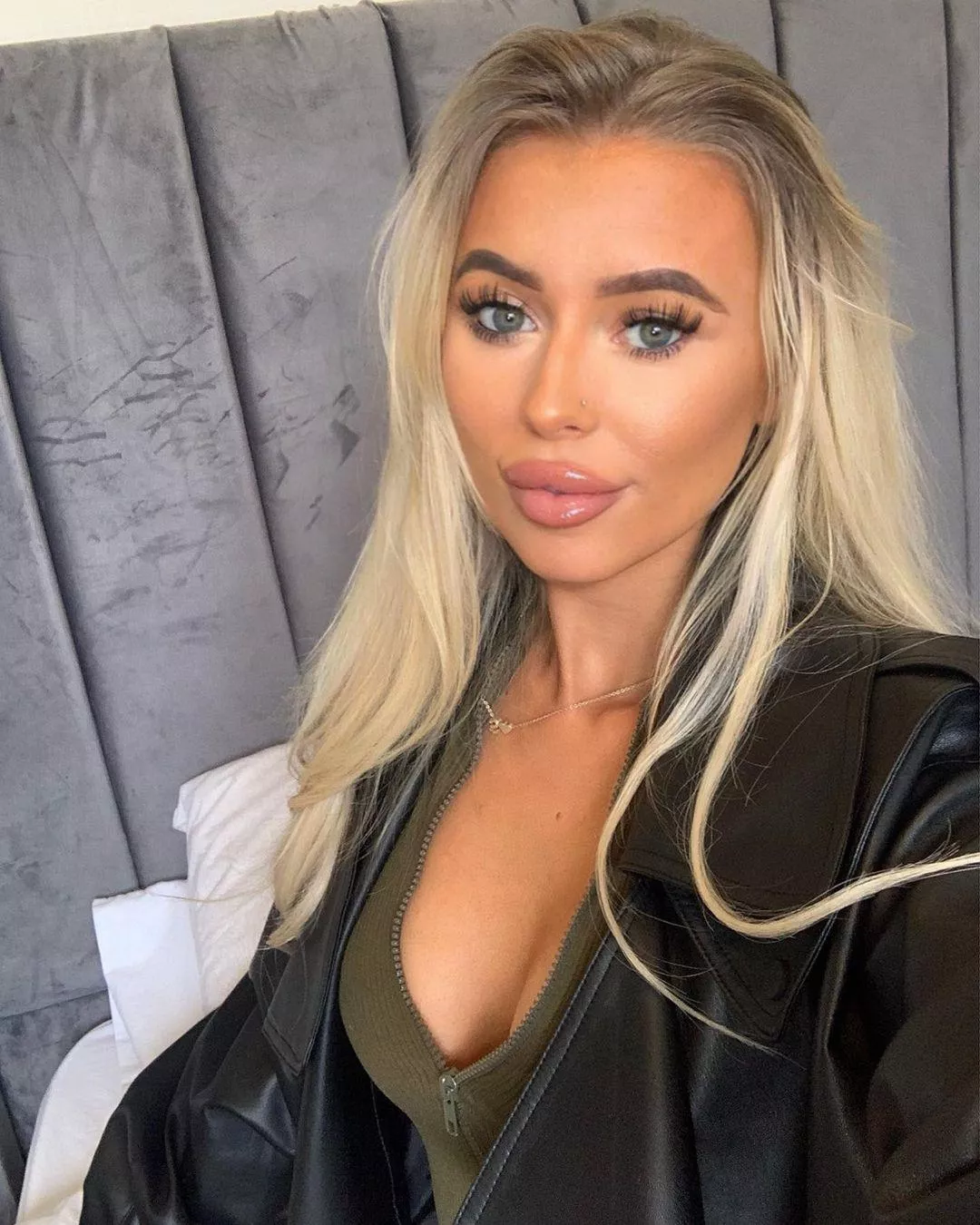 soft lips posted by jox24x1