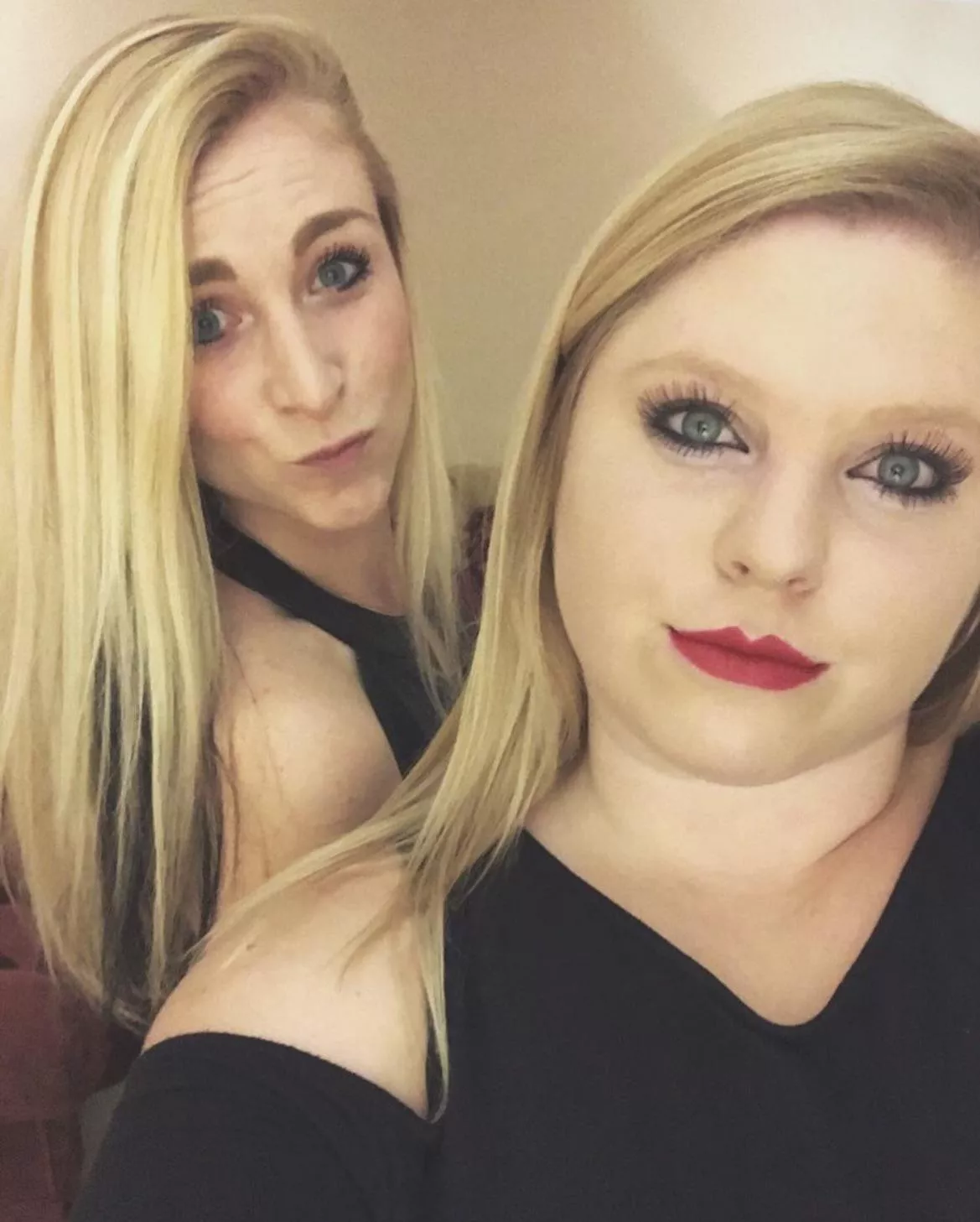 Which blonde roommate posted by Carbs510