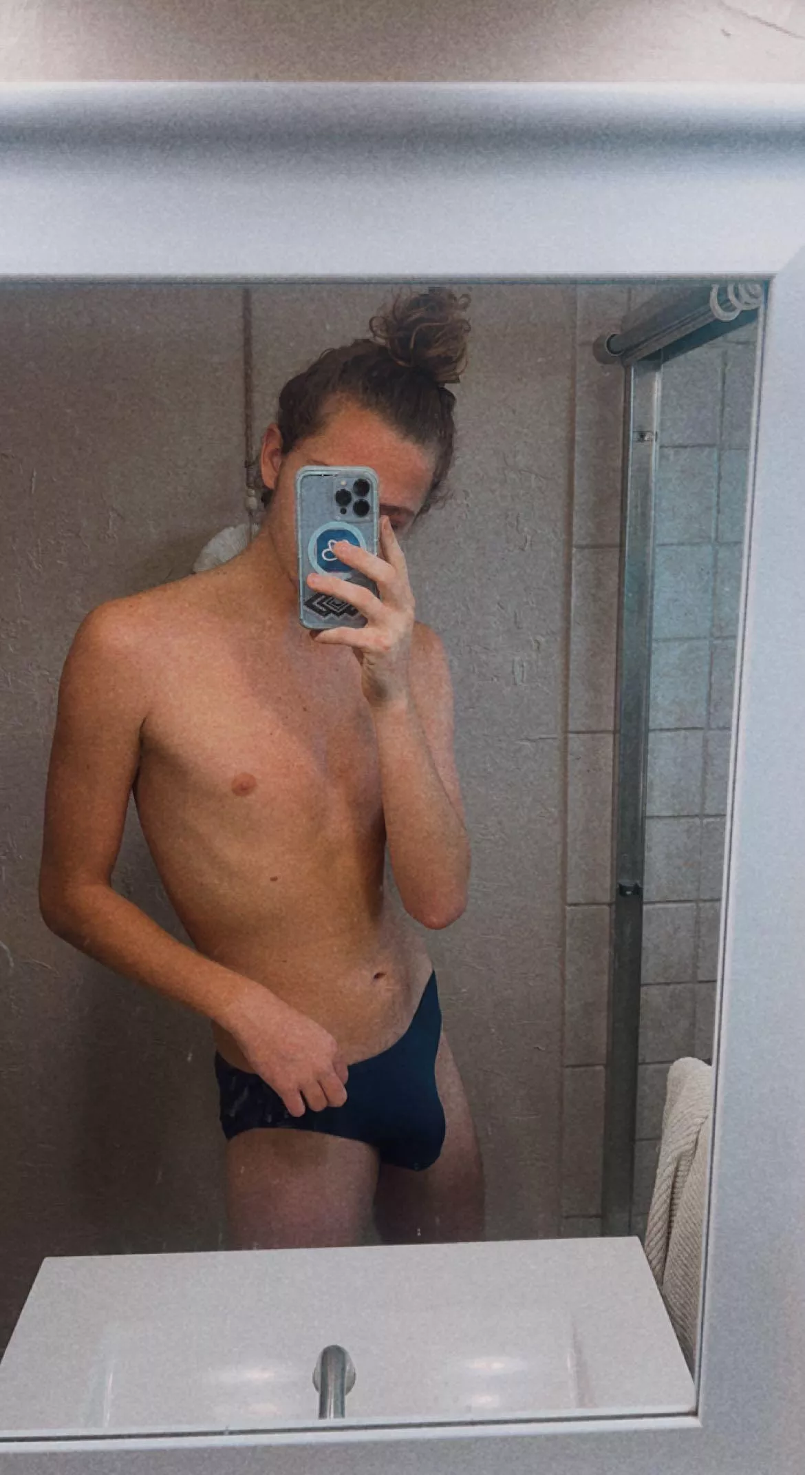 you like my bulge?😈 posted by finnhayesof