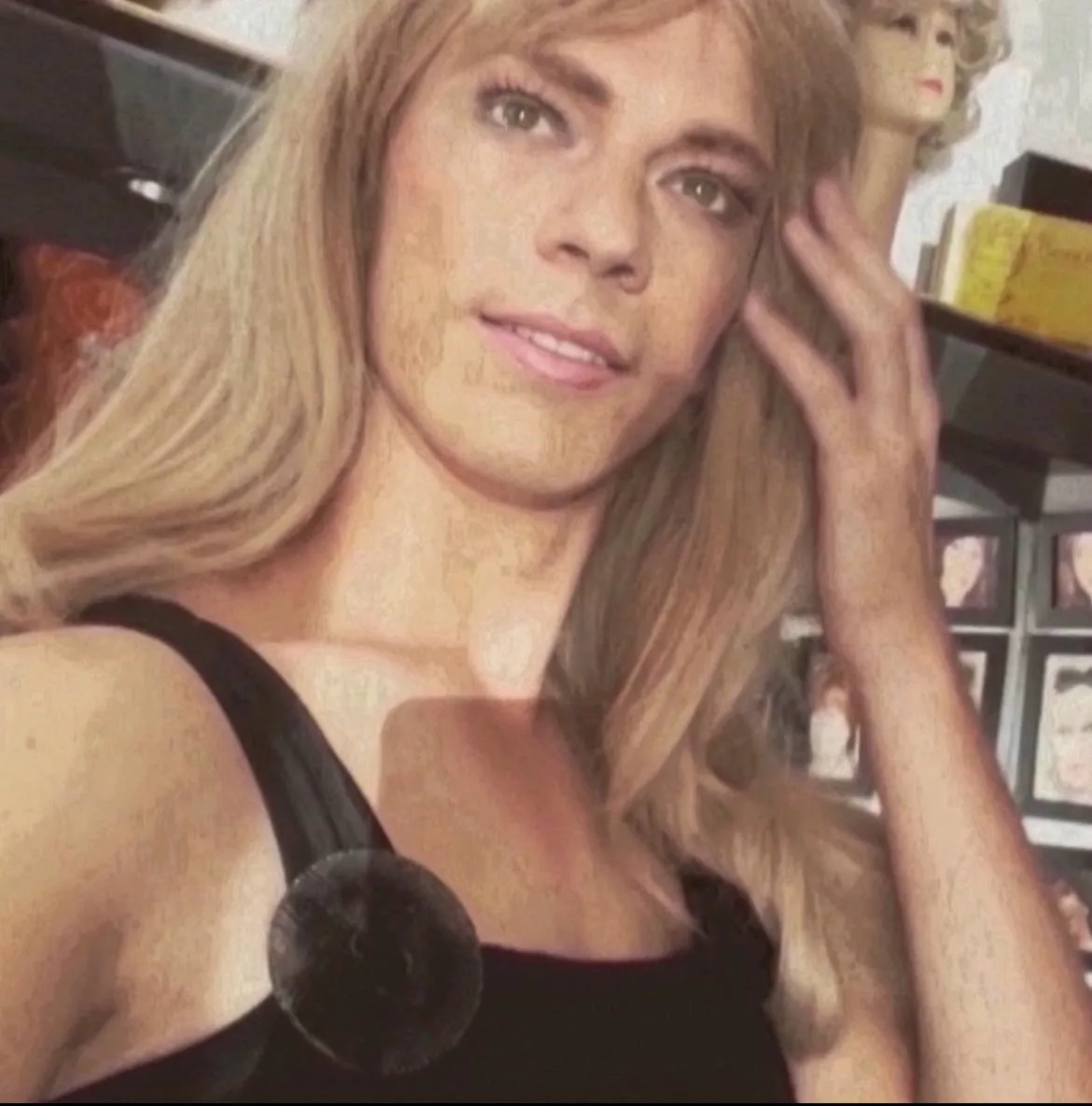 Anybody want to get to know me better? I really want a boyfriend/girlfriend. 🎀 posted by Princess_Chloee