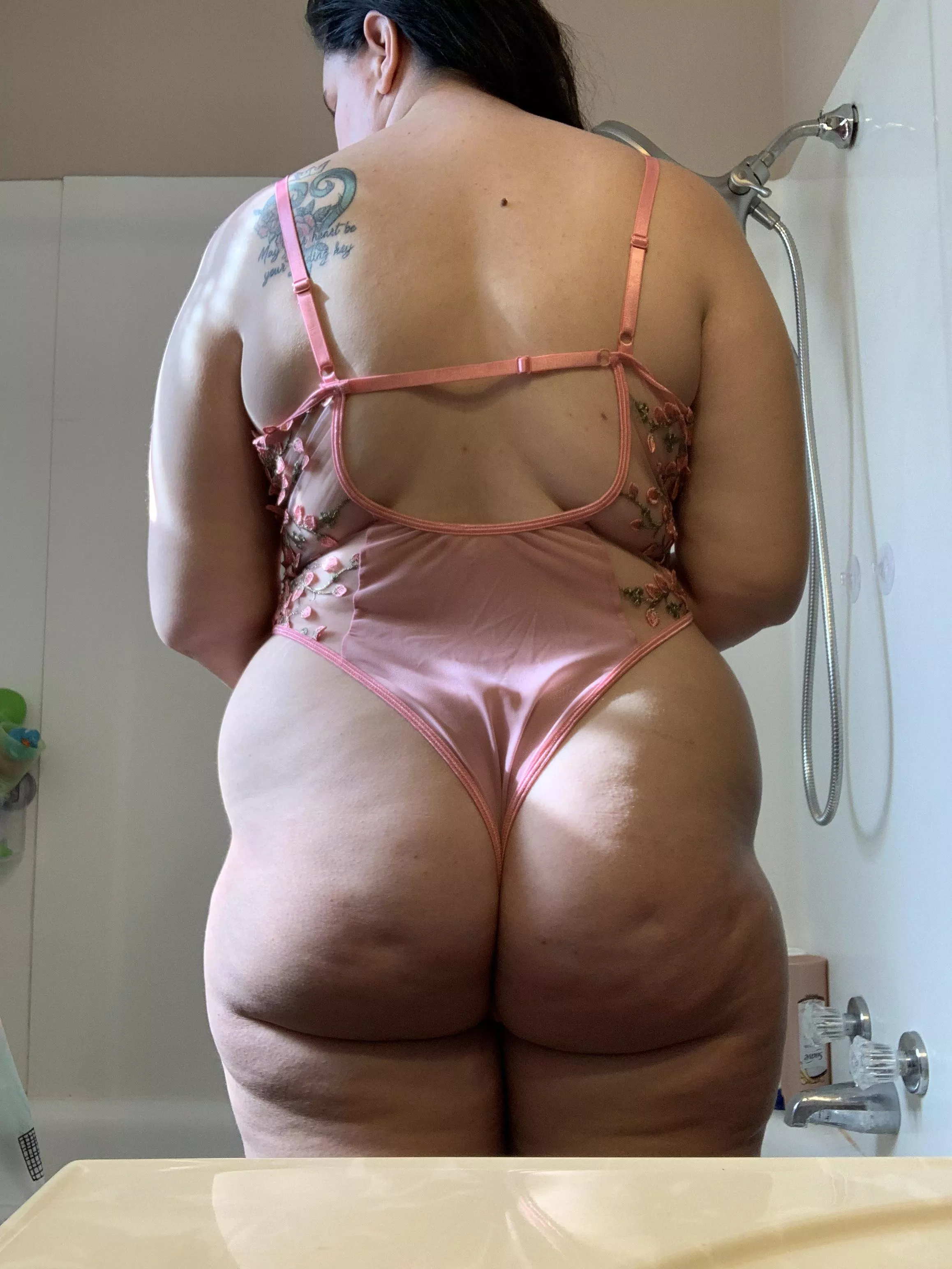 Been dressing up my big booty for Reddit🥹🥹 posted by JessyRoundBooty