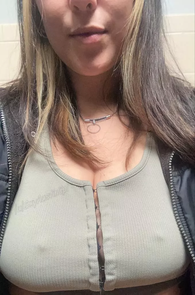 Bras are overrated! 26(f) posted by sxyaustincpl