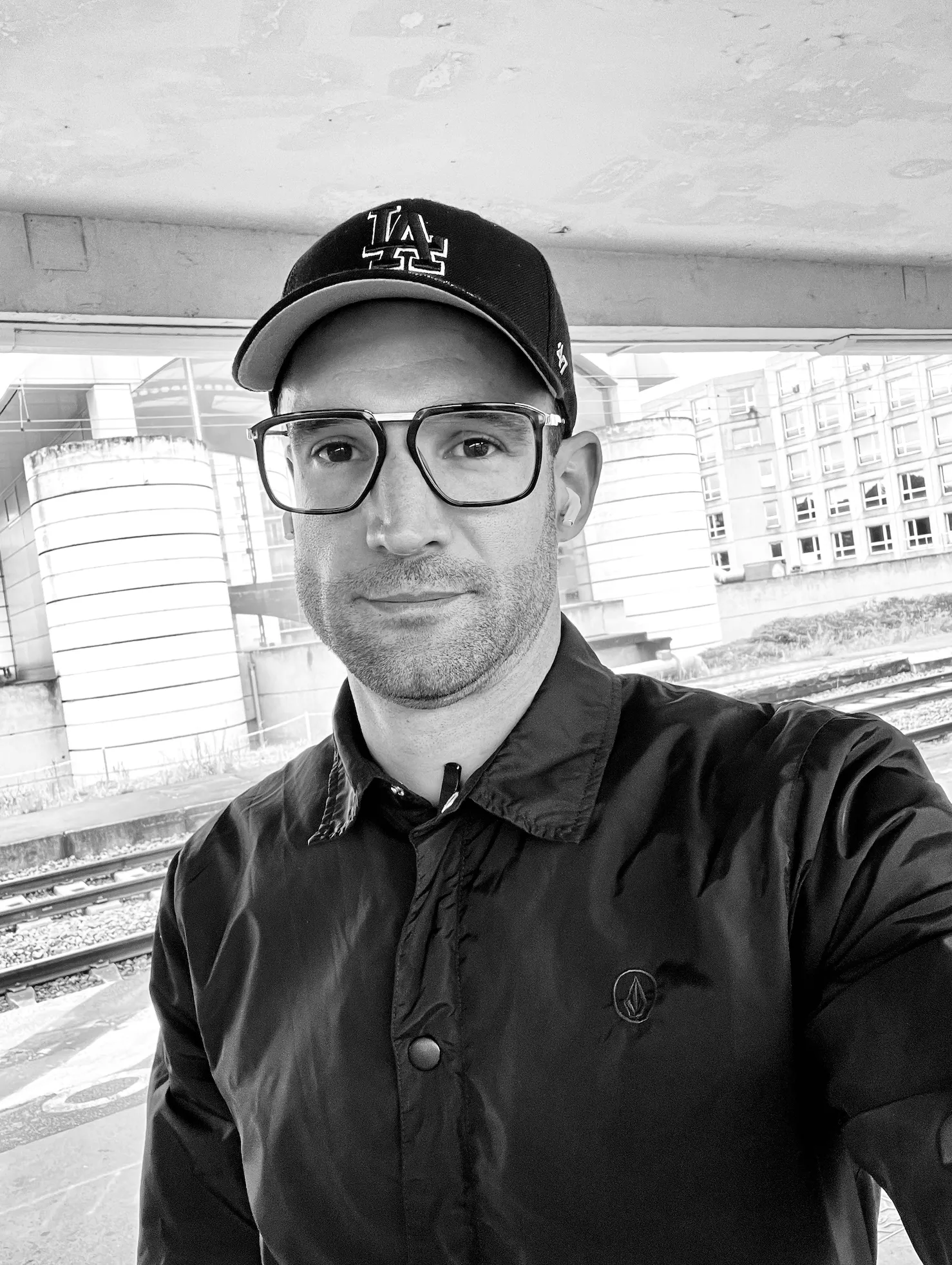 Clear glas.ses are such an underrated fashion accessory posted by tepelorn