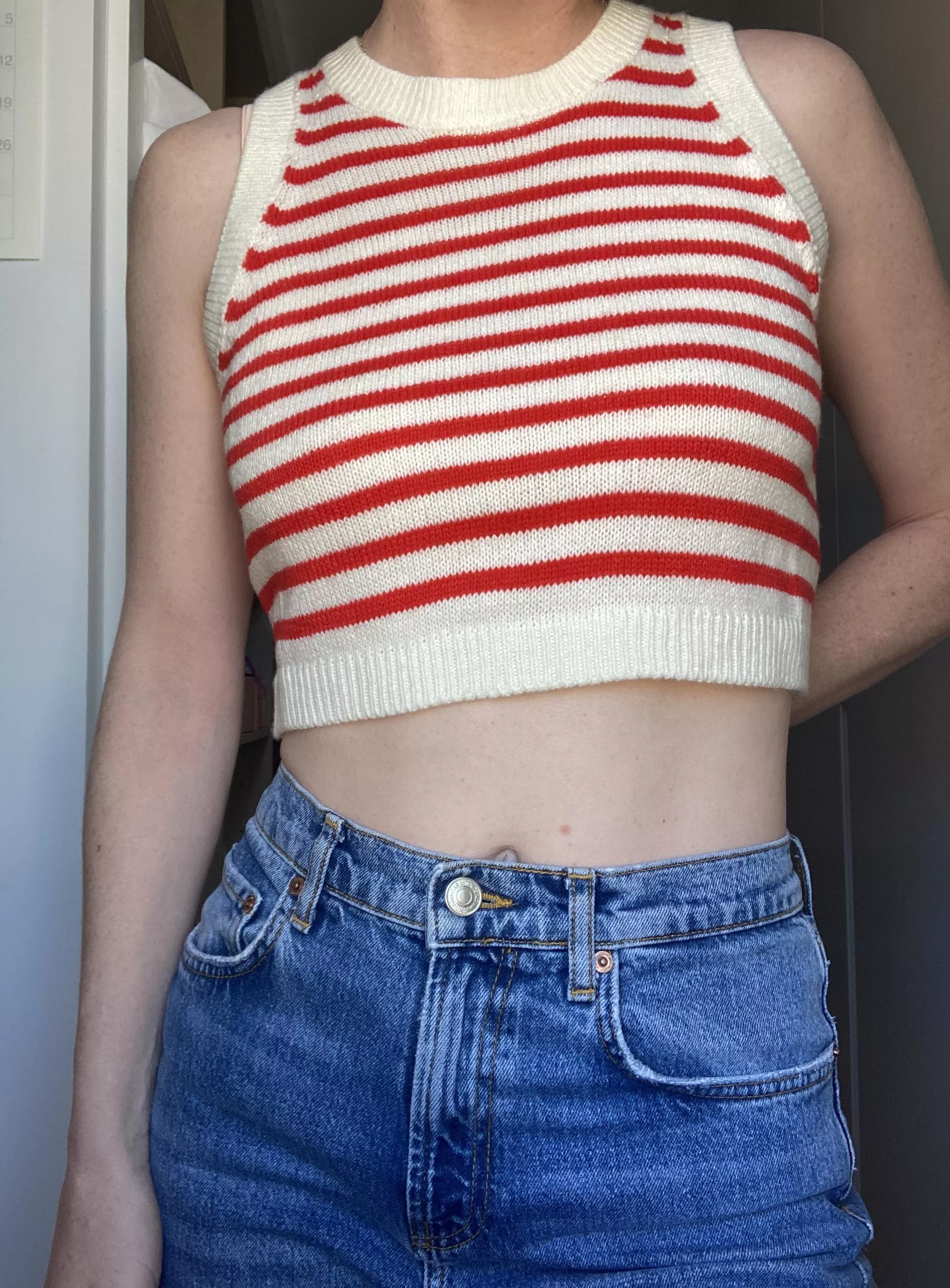 Crop top weather is here [F]😎🌻 posted by Wooden_Obligation_77
