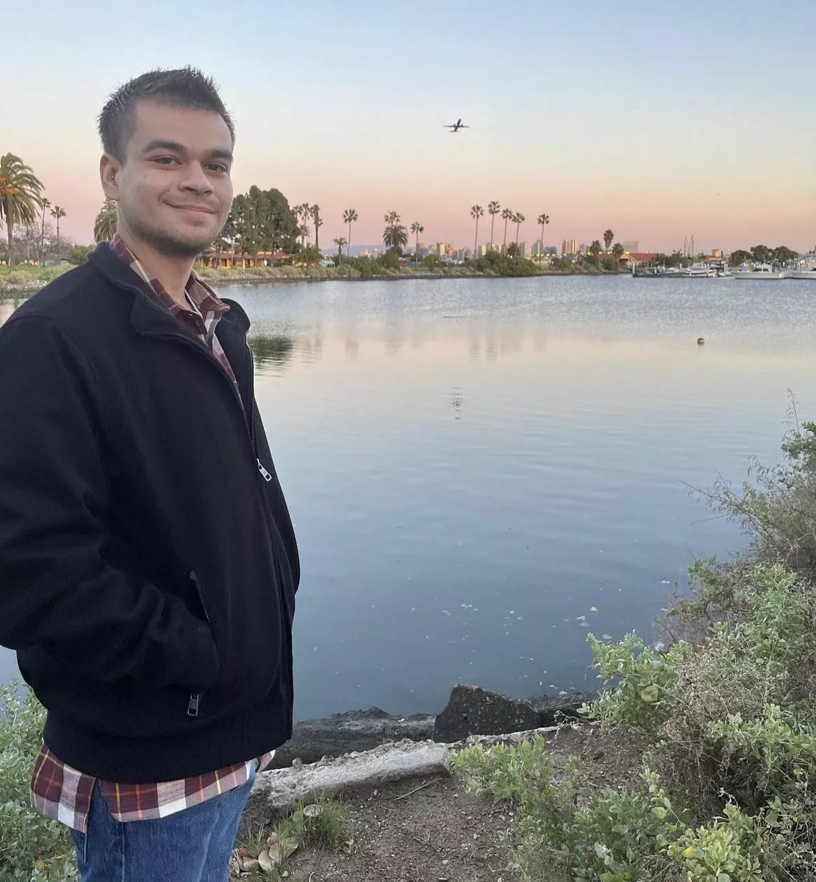 Dinner and a sunset. Who wants to watch with me?♥️ posted by somar_reeves