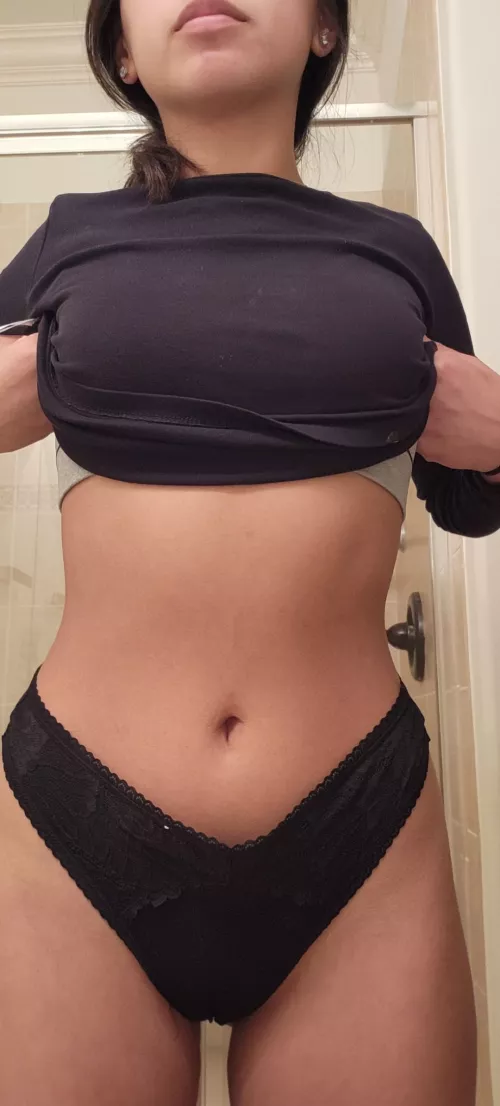 Do you like my crop top? 👅 by jasmynr