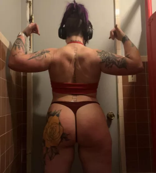 [f] Quick booty flash between sets by Competitive_Two_8959