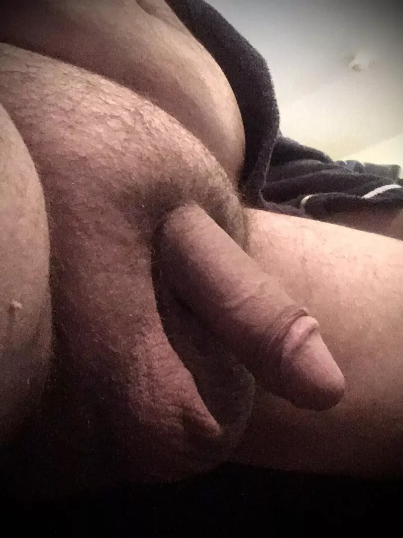 Good morning from a closet big bicurious married bear let’s chat about my fantasies posted by acemaverick85