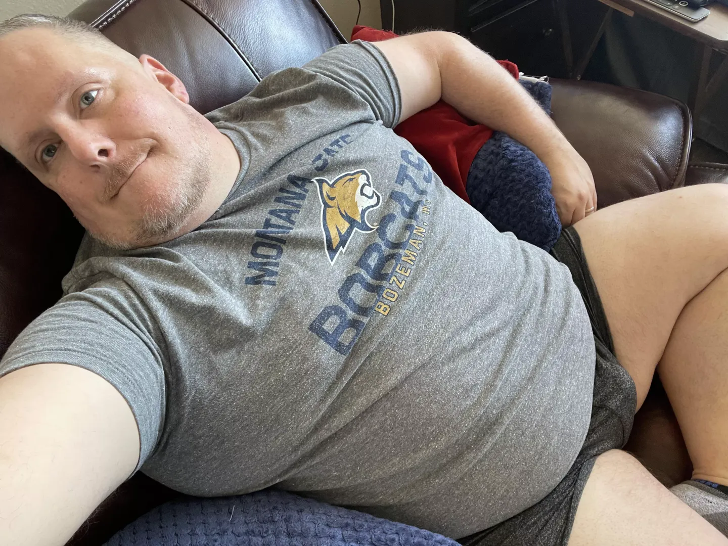 Handsome bear relaxing. posted by DryRace3085