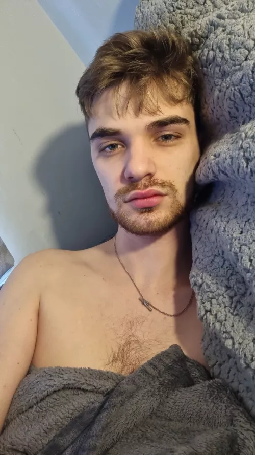 Happy Sunday lads! Feeling rough😫 by waltzeh2