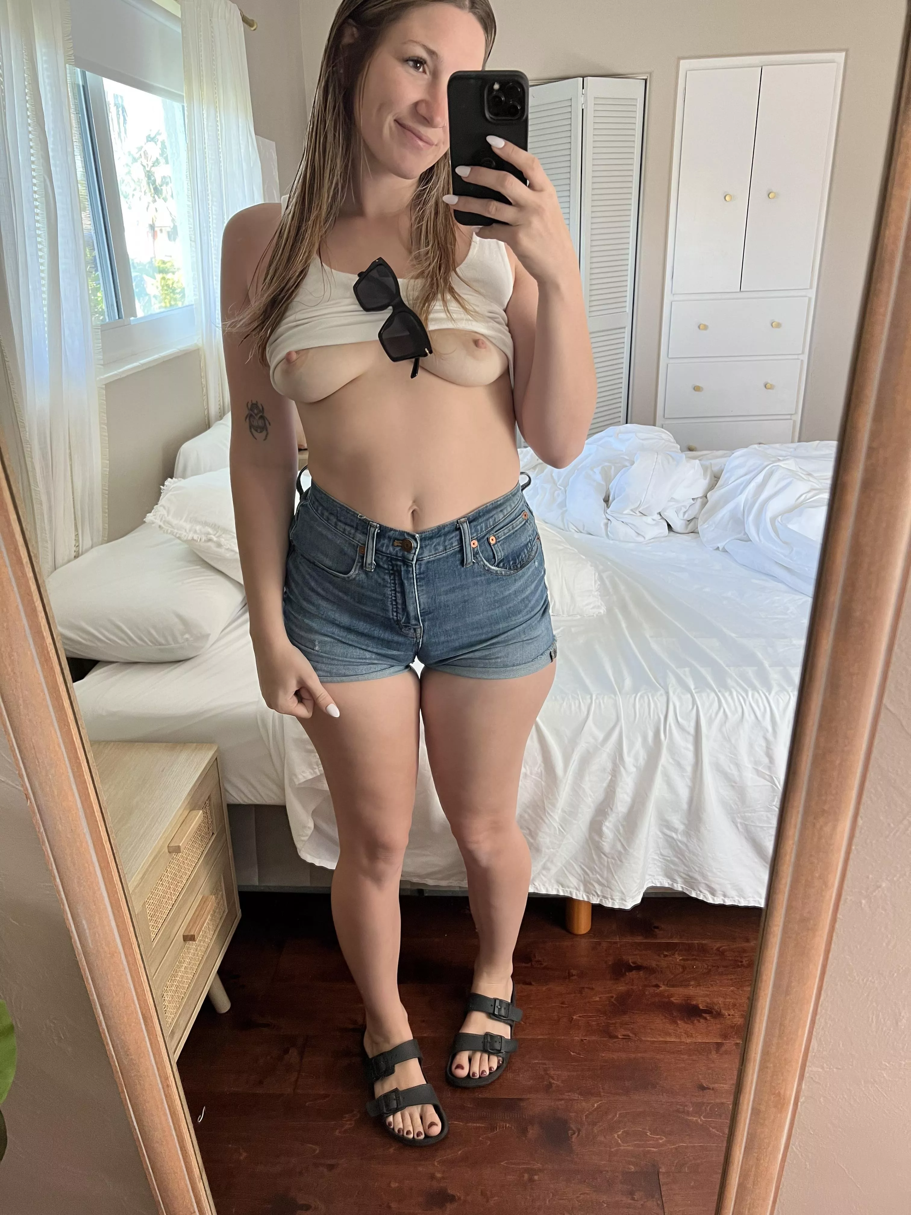 Help me feel less self conscious about my legs posted by Aubxbre