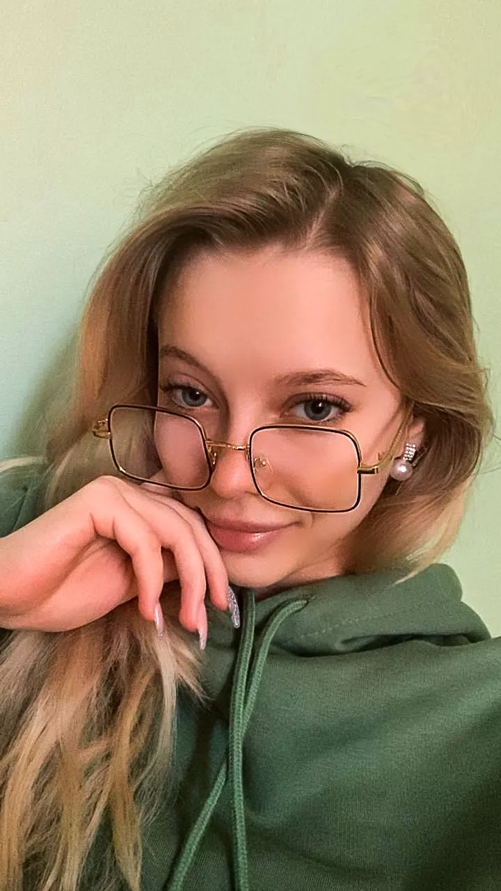 hi 🥰 posted by _sweetstrawberry