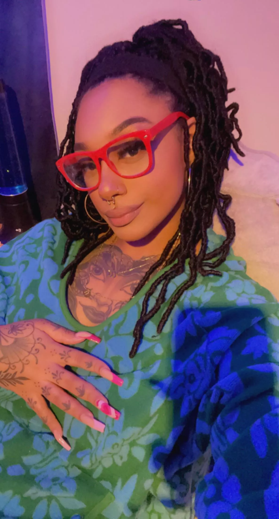 I don’t always feel pretty in my glasses so when I do, I take a selfie! posted by madiolica