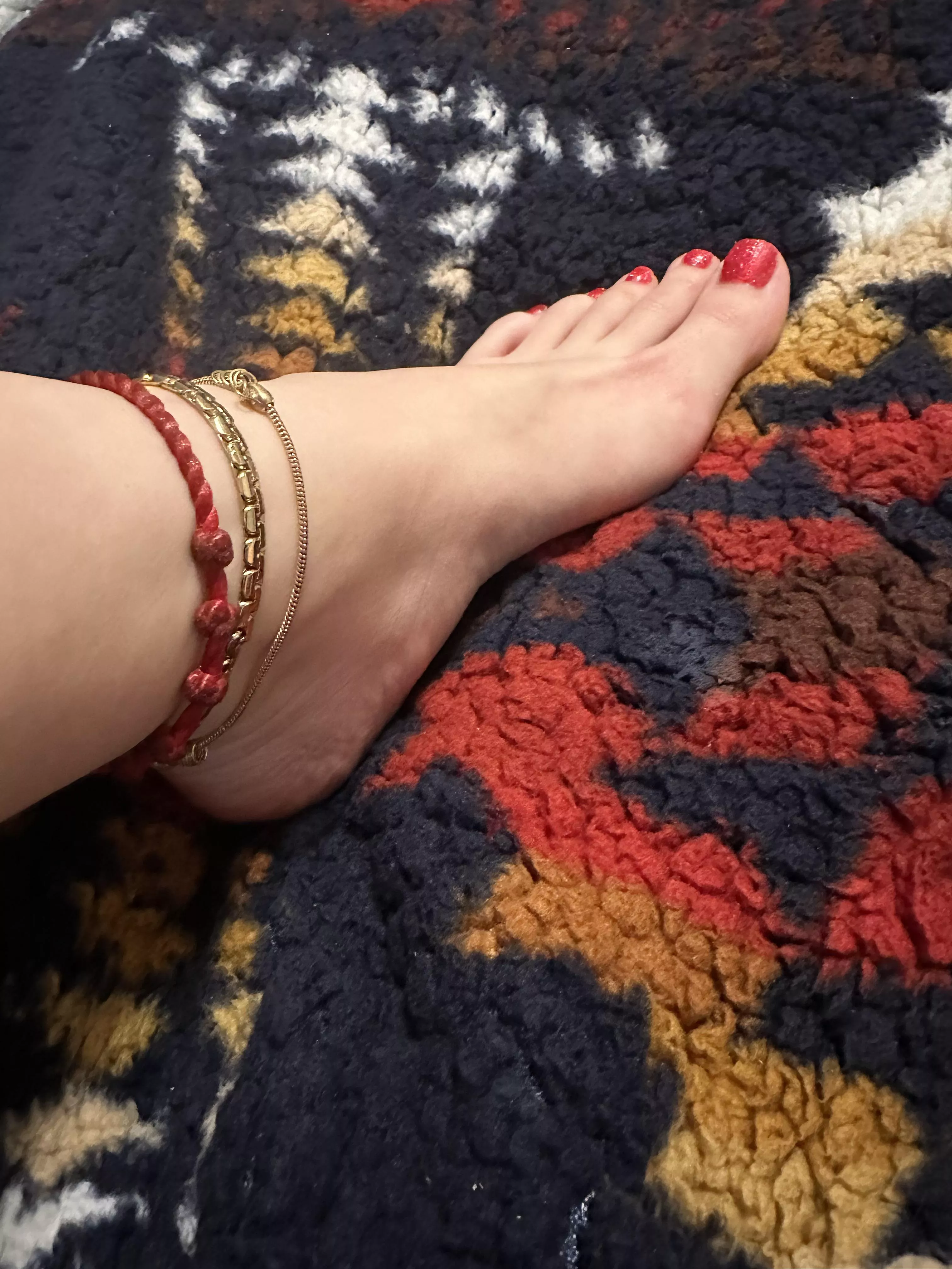 I have so many cozy pics , wanna lick ?! posted by Uckablefeet