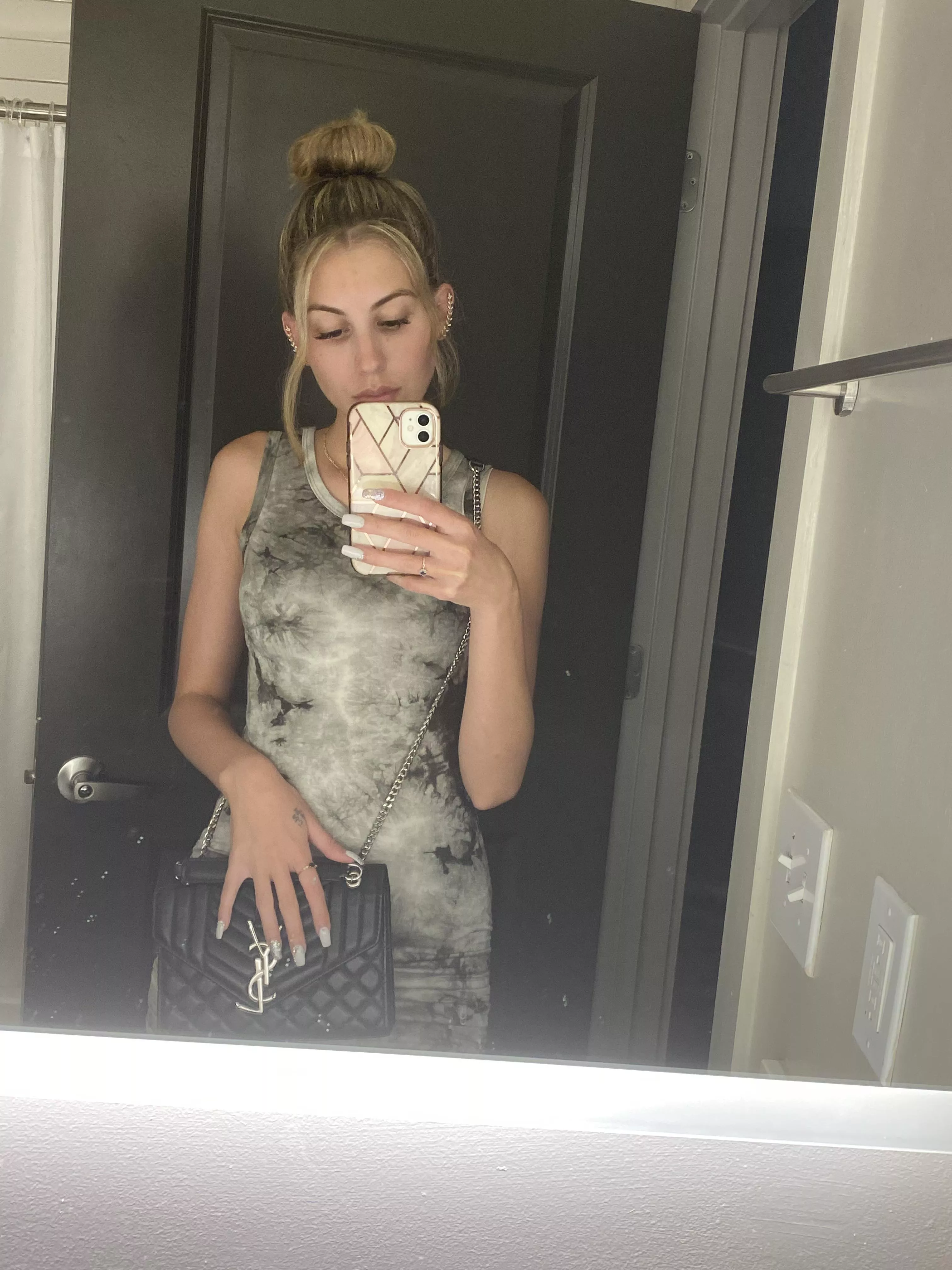 I was thinking something a little more… easy access with no panties underneath 💦 posted by Xxx_abbybaby2