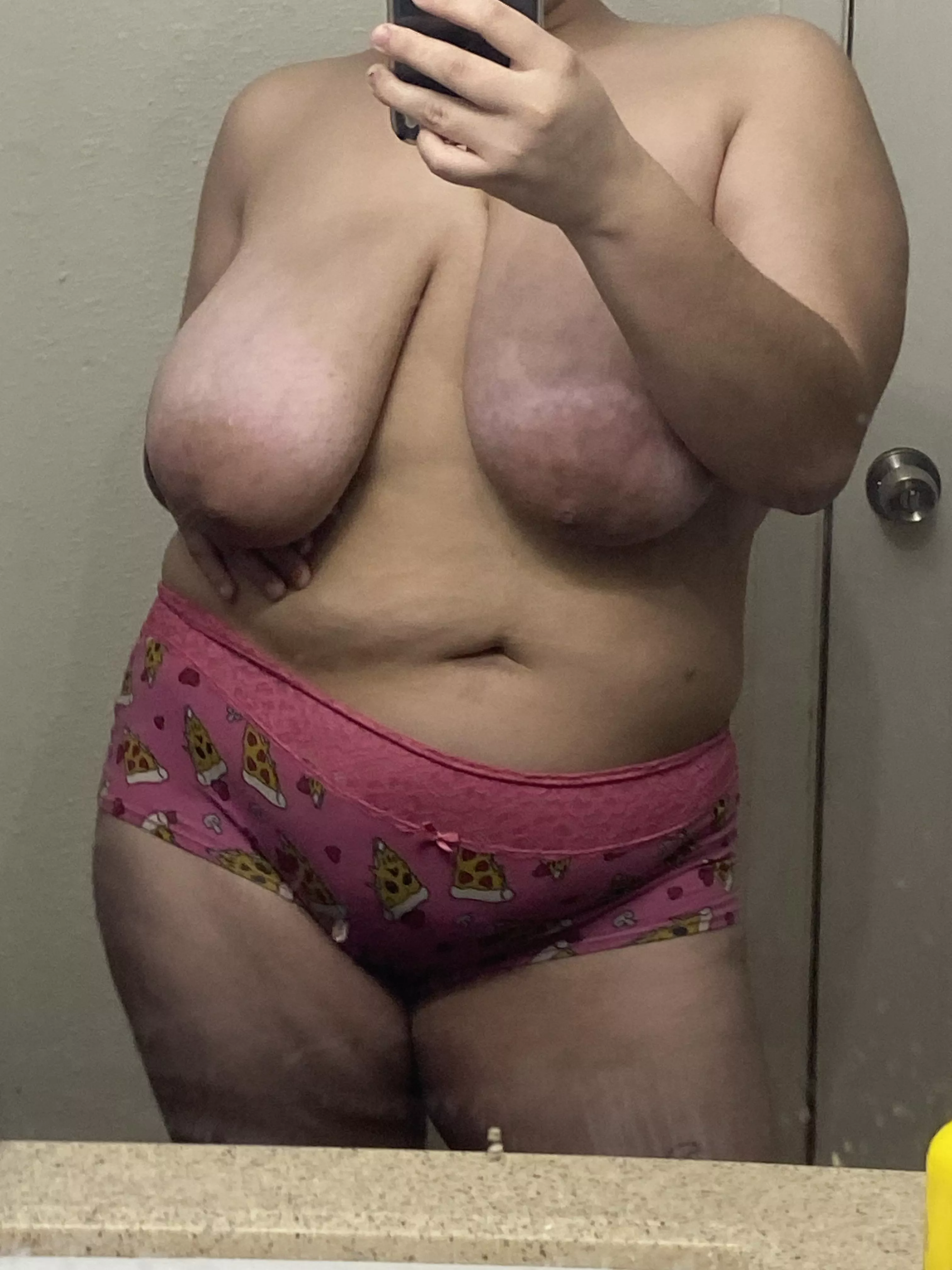 Is your mouth watering? 🥰🍒 posted by TwistedWizard4444