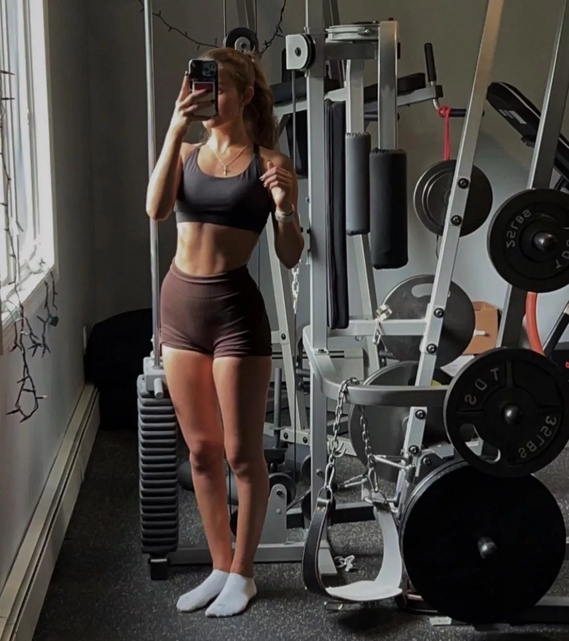 IUTR Perfect gym girl posted by Salt_Prune_1575