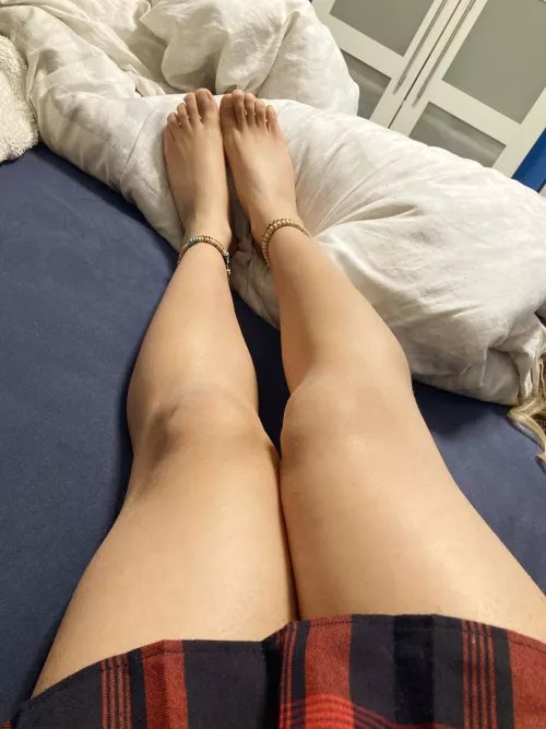 Just chilling 😜 by racoonmd