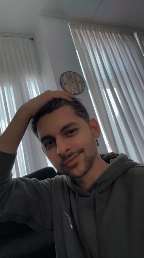 Kinda bored, stuck at home being overworked and depressed… Let’s chat! 🙂 by _FLSnl_