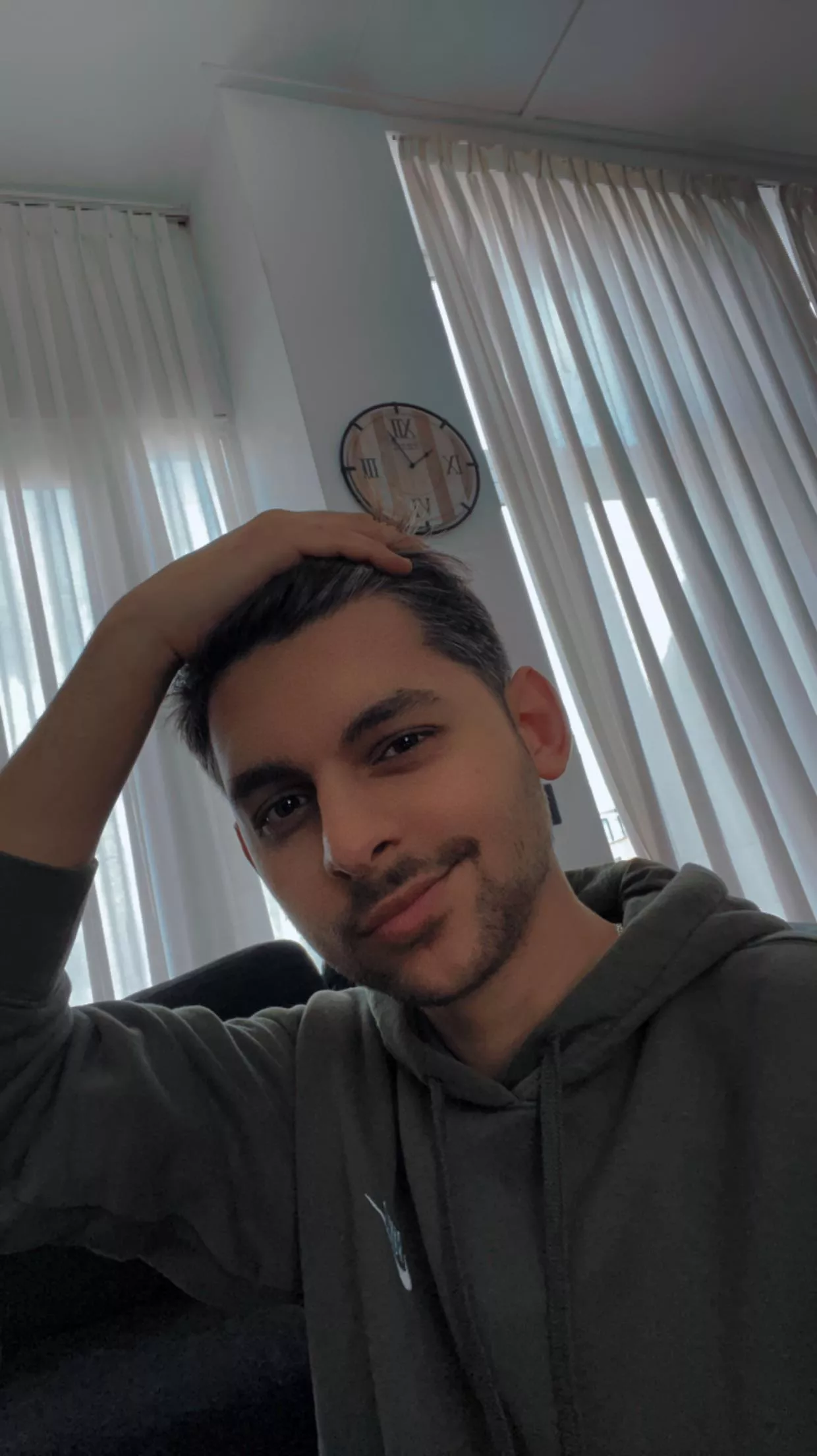 Kinda bored, stuck at home being overworked and depressed… Let’s chat! 🙂 posted by _FLSnl_